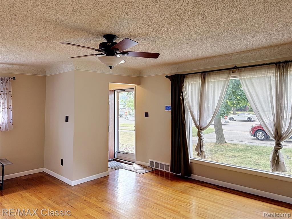 8842 Merriman Road Livonia, MI 48150 - Photo 3 of 28 Gallery Image 3