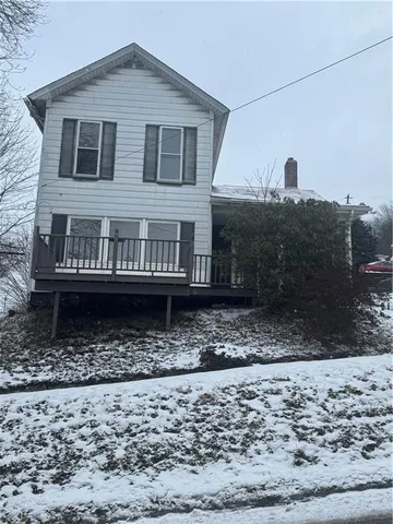 a house view with a outdoor space