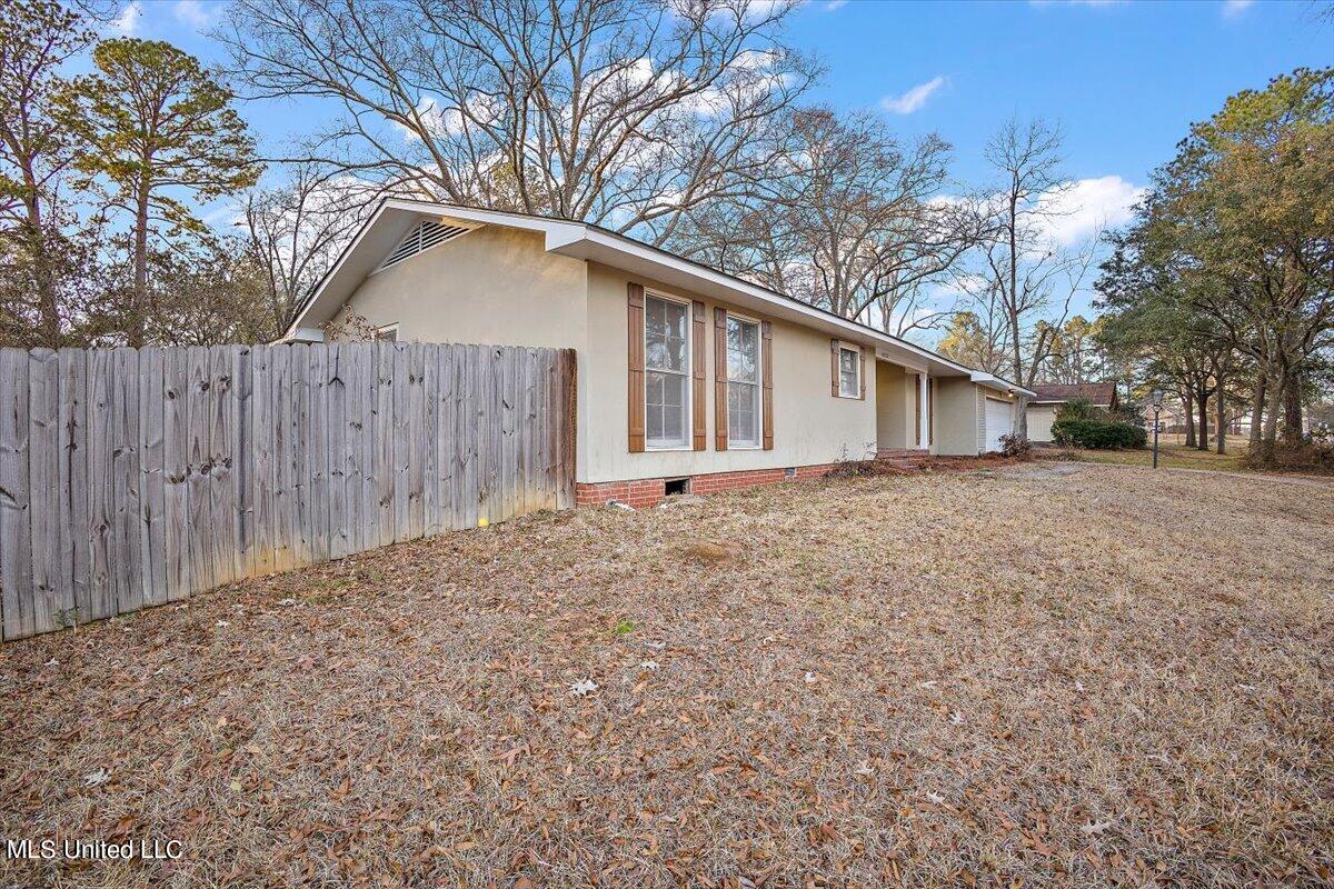 4635 Ridgewood Road Jackson, MS 39211 - Photo 2 of 33 02-HTP_8140