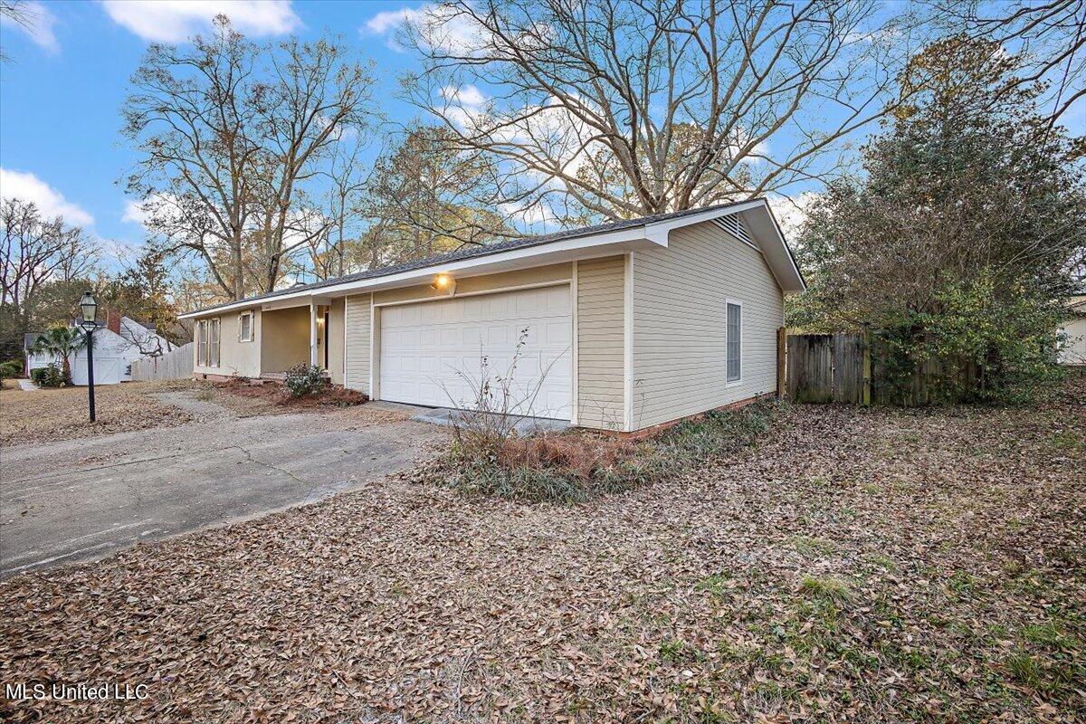 4635 Ridgewood Road Jackson, MS 39211 - Photo 3 of 33 03-HTP_8143