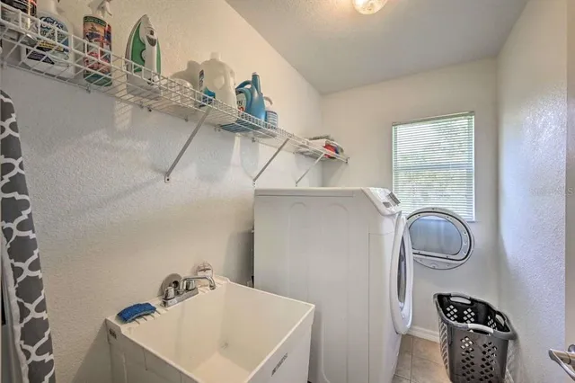 a view of a livingroom with furniture