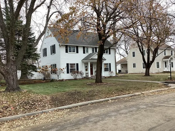 $329,900 | 210 Lee Place, Albert Lea, MN 56007