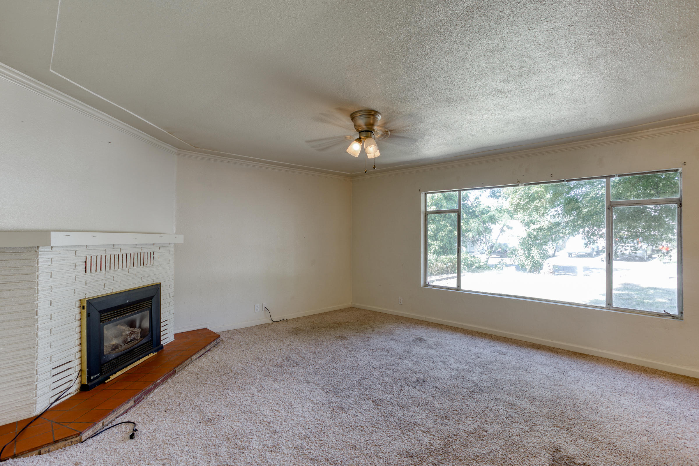 2199 Oxford Road Redding, CA 96002 - Photo 4 of 23 IMG_7651