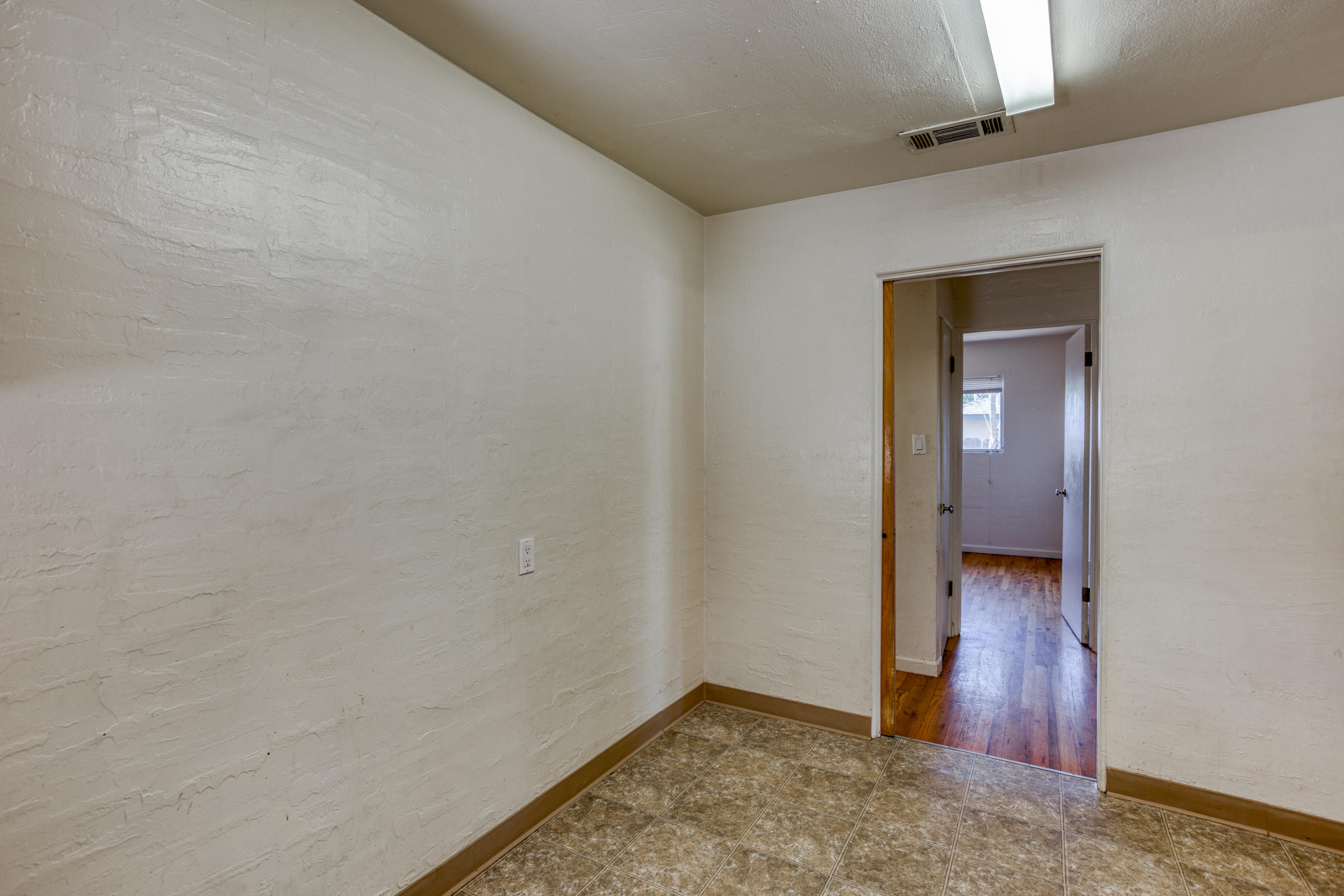 2199 Oxford Road Redding, CA 96002 - Photo 10 of 23 IMG_7696