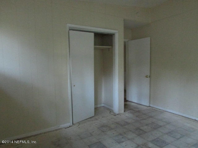 3018 Kline Road Jacksonville, FL 32246 - Photo 21 of 23 an empty room with closet