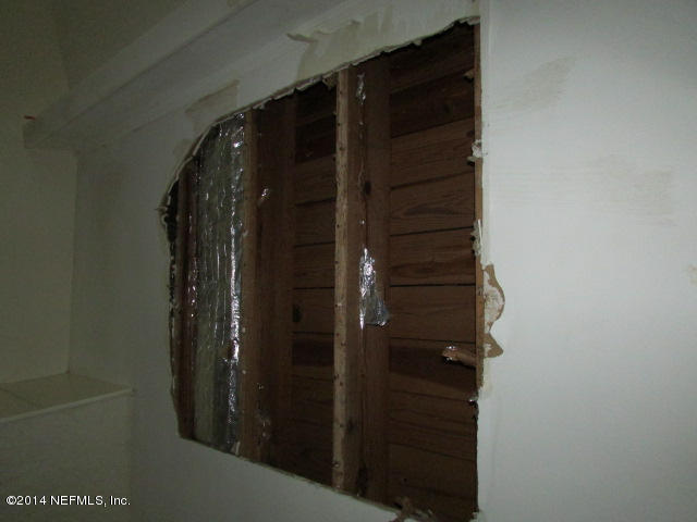 3018 Kline Road Jacksonville, FL 32246 - Photo 9 of 23 a close view of closet