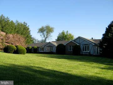 38835 Ridge Court Hamilton, VA 20158 - Photo 1 of 5 Exterior (Front)