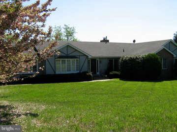 38835 Ridge Court Hamilton, VA 20158 - Photo 2 of 5 Exterior (Front)