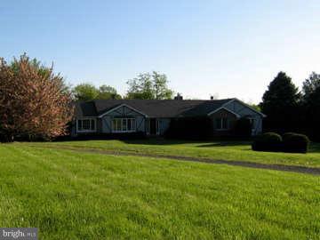 38835 Ridge Court Hamilton, VA 20158 - Photo 5 of 5 Exterior (Front)
