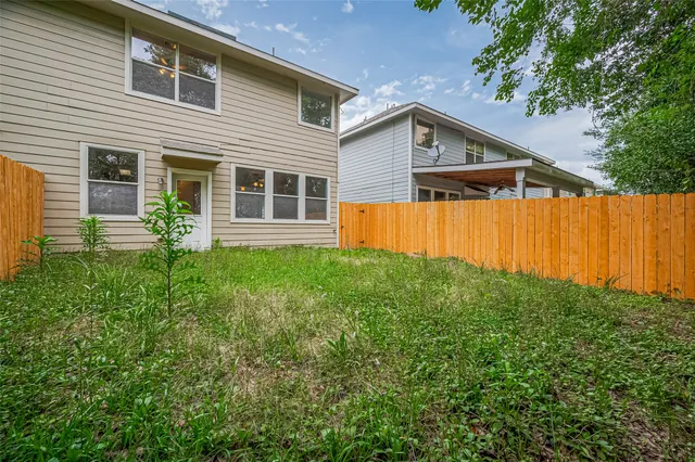 a view of yard with trees