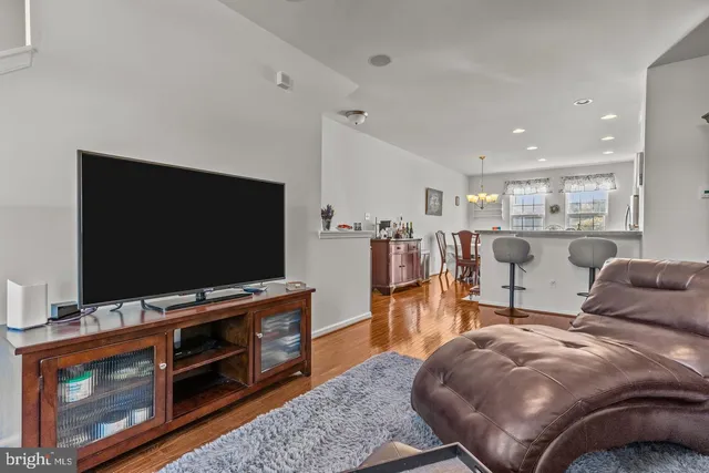 $2,600 | 93 Franklin Circle, Somerdale, NJ 08083