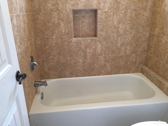 1404 East Quail Street Pharr, TX 78577 - Photo 10 of 12 a bathroom with a bathtub