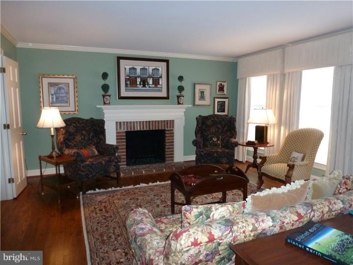 280 Ridings Way Ambler, PA 19002 - Photo 3 of 18 Living Room