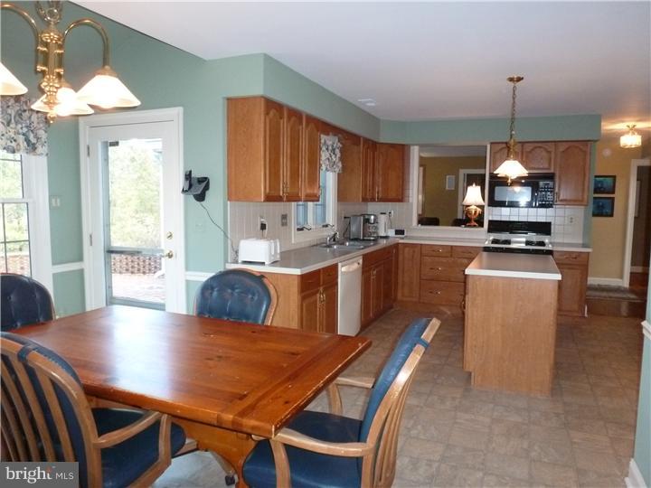 280 Ridings Way Ambler, PA 19002 - Photo 7 of 18 Kitchen