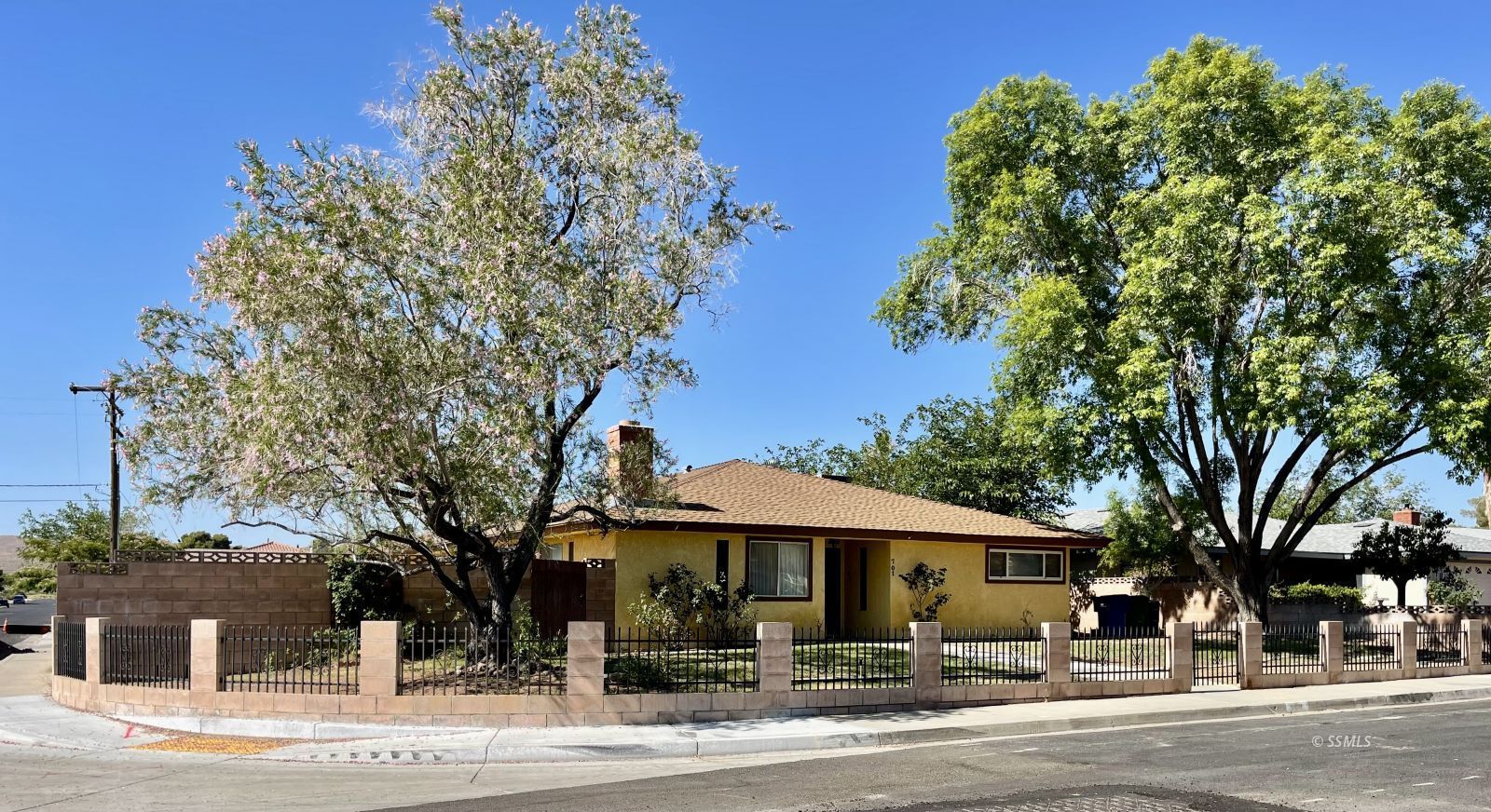 701 West Bataan Avenue Ridgecrest, CA 93555 - Photo 1 of 40
