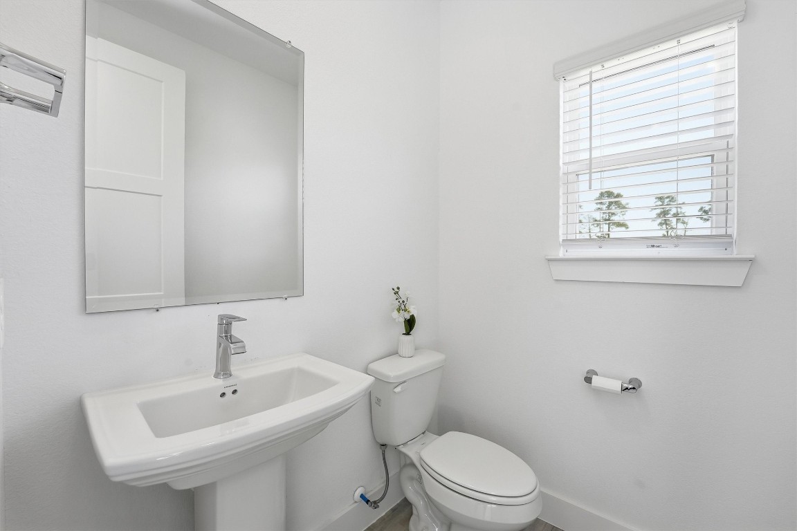 13744 Rising Sun Lane Conroe, TX 77384 - Photo 23 of 41 Half bath