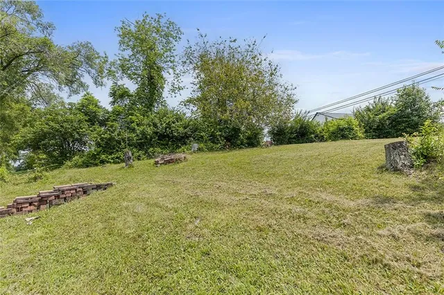 $2,500 | 205 Veneze Drive, Pittsburgh, PA 15205