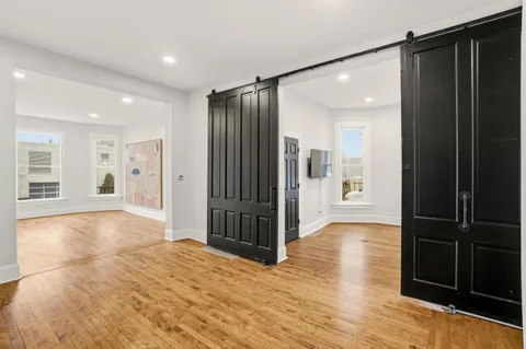 $1,900 | 1119 East Knapp Street, Unit LOWR, Milwaukee, WI 53202