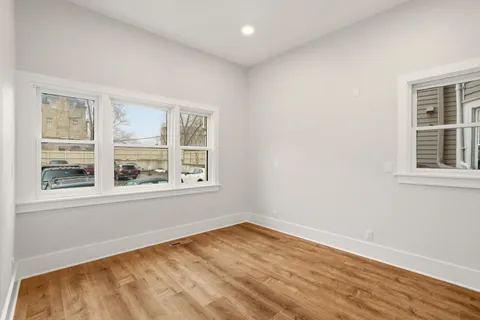 $1,900 | 1119 East Knapp Street, Unit LOWR, Milwaukee, WI 53202