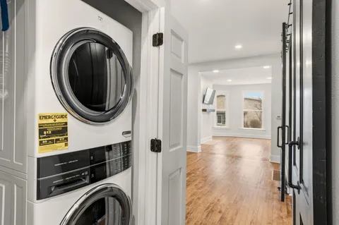 $1,900 | 1119 East Knapp Street, Unit LOWR, Milwaukee, WI 53202