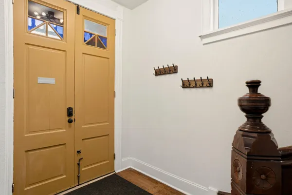 $1,900 | 1119 East Knapp Street, Unit LOWR, Milwaukee, WI 53202