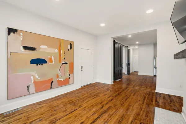 $1,900 | 1119 East Knapp Street, Unit LOWR, Milwaukee, WI 53202