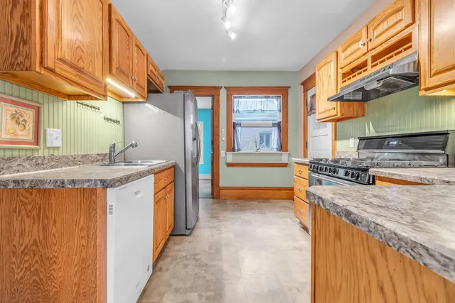 $234,900 | 134 South Howell Street, Hillsdale, MI 49242