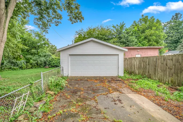 $234,900 | 134 South Howell Street, Hillsdale, MI 49242