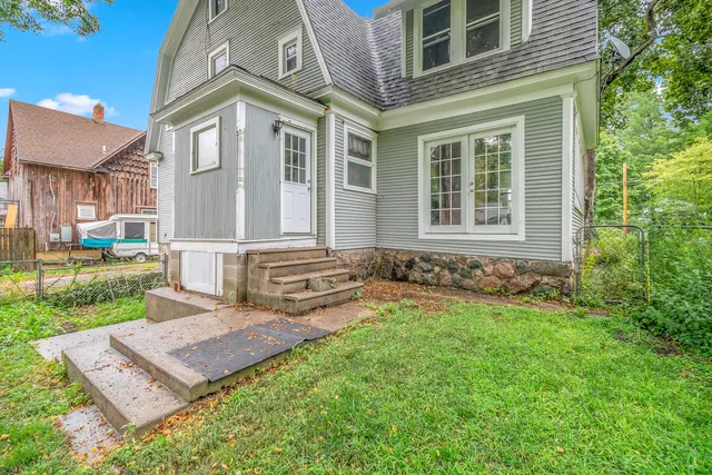 $234,900 | 134 South Howell Street, Hillsdale, MI 49242