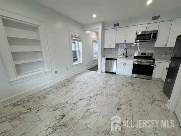 $2,500 | 16 N Avenue West, Cranford, NJ 07016