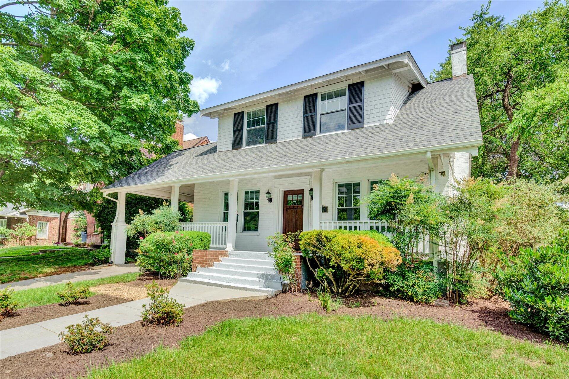 1842 Arlington Road Southwest Roanoke, VA 24015 - Photo 2 of 43 02-SHOWS GREAT-199
