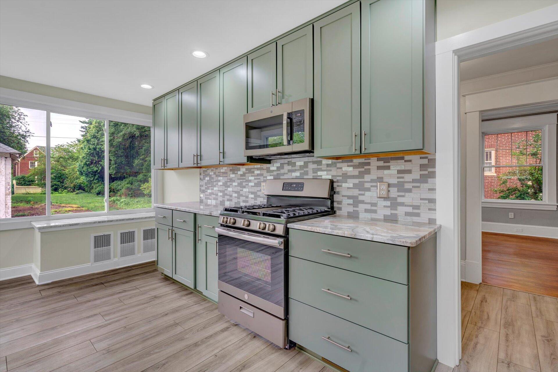 1842 Arlington Road Southwest Roanoke, VA 24015 - Photo 19 of 43 17-062220210013