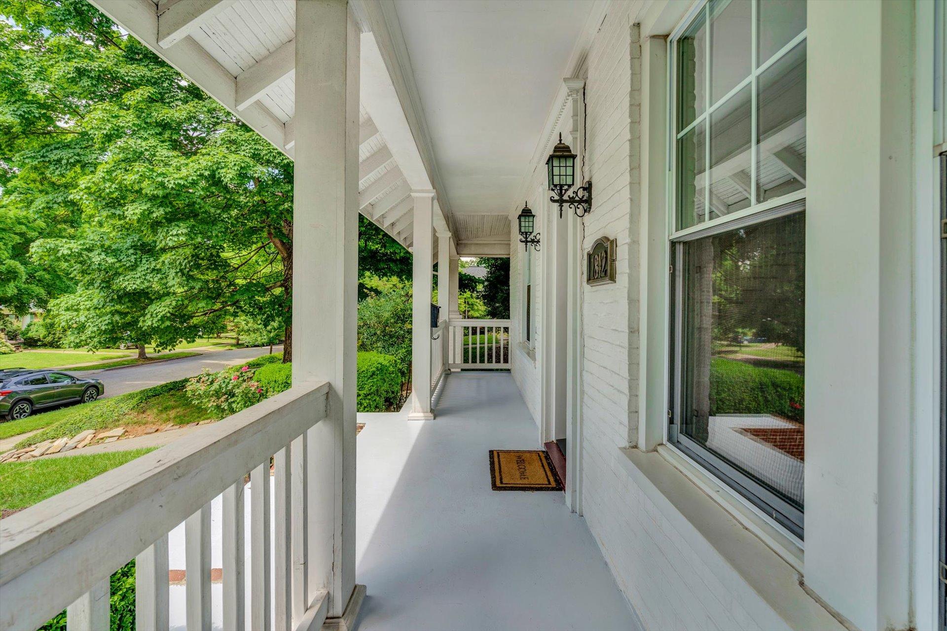 1842 Arlington Road Southwest Roanoke, VA 24015 - Photo 4 of 43 04-SHOWS GREAT-209