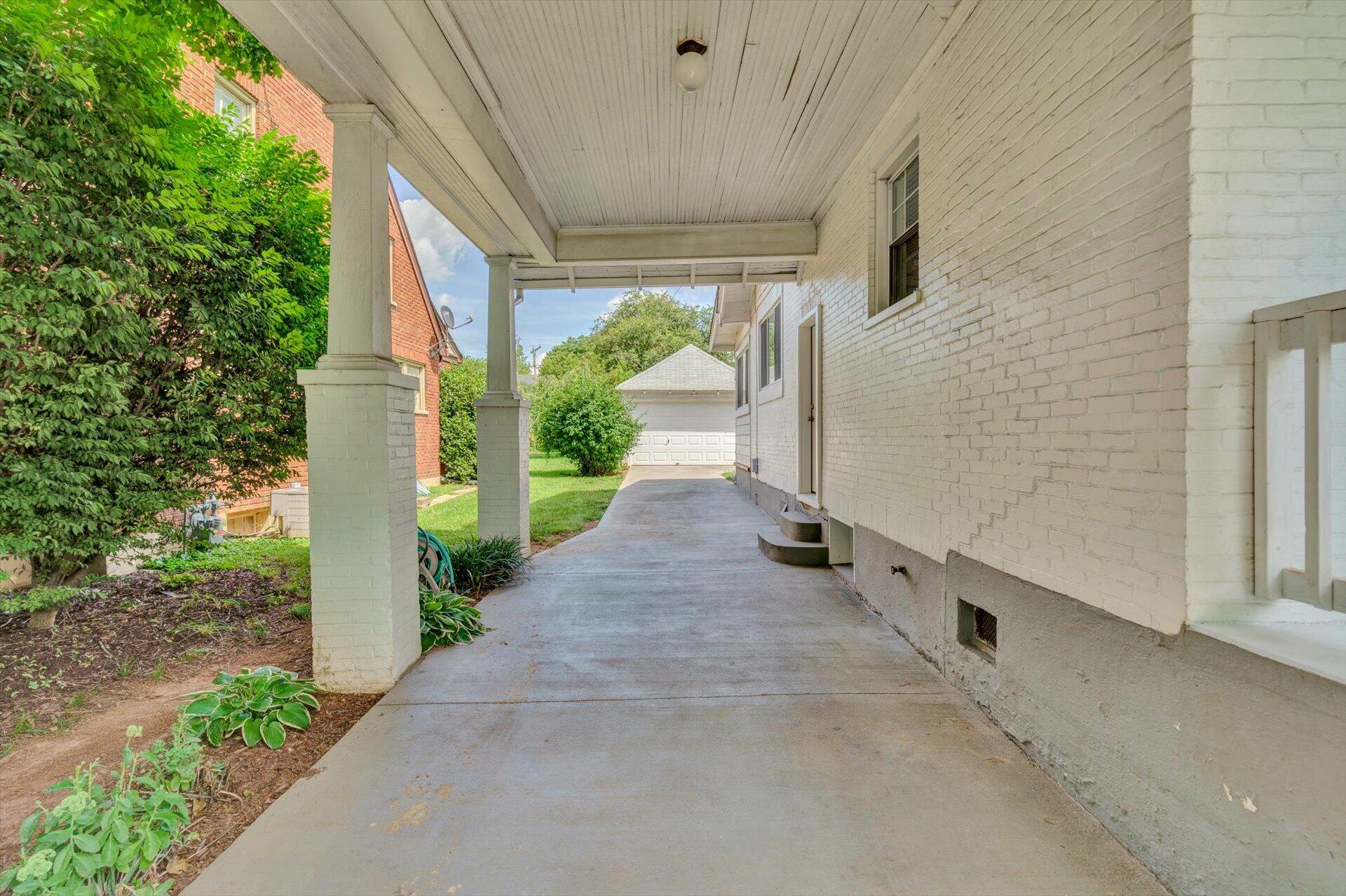 1842 Arlington Road Southwest Roanoke, VA 24015 - Photo 33 of 43 31-SHOWS GREAT-202
