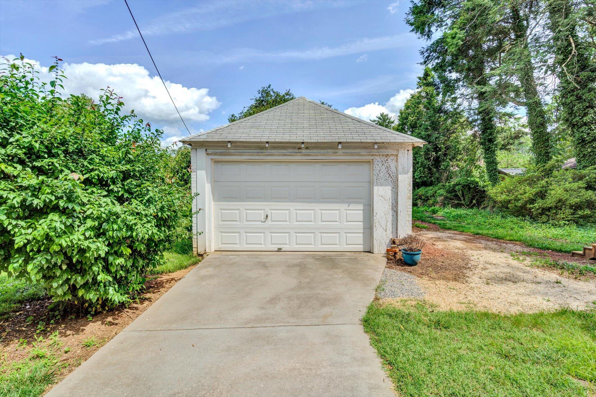 1842 Arlington Road Southwest Roanoke, VA 24015 - Photo 34 of 43 32-SHOWS GREAT-203