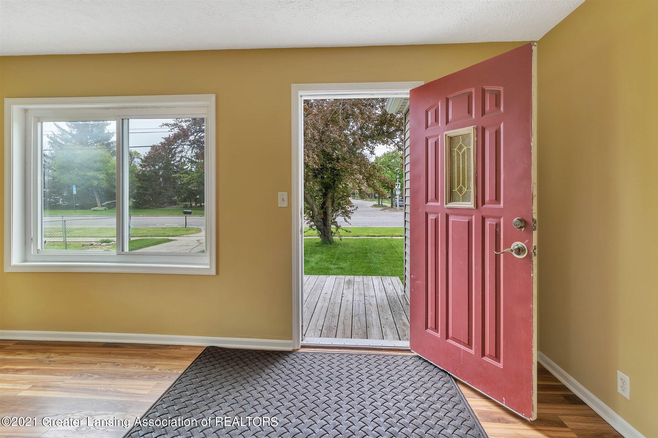1712 West Miller Road Lansing, MI 48911 - Photo 8 of 26 08-1712 W Miller Rd-WindowStill-Real-Est