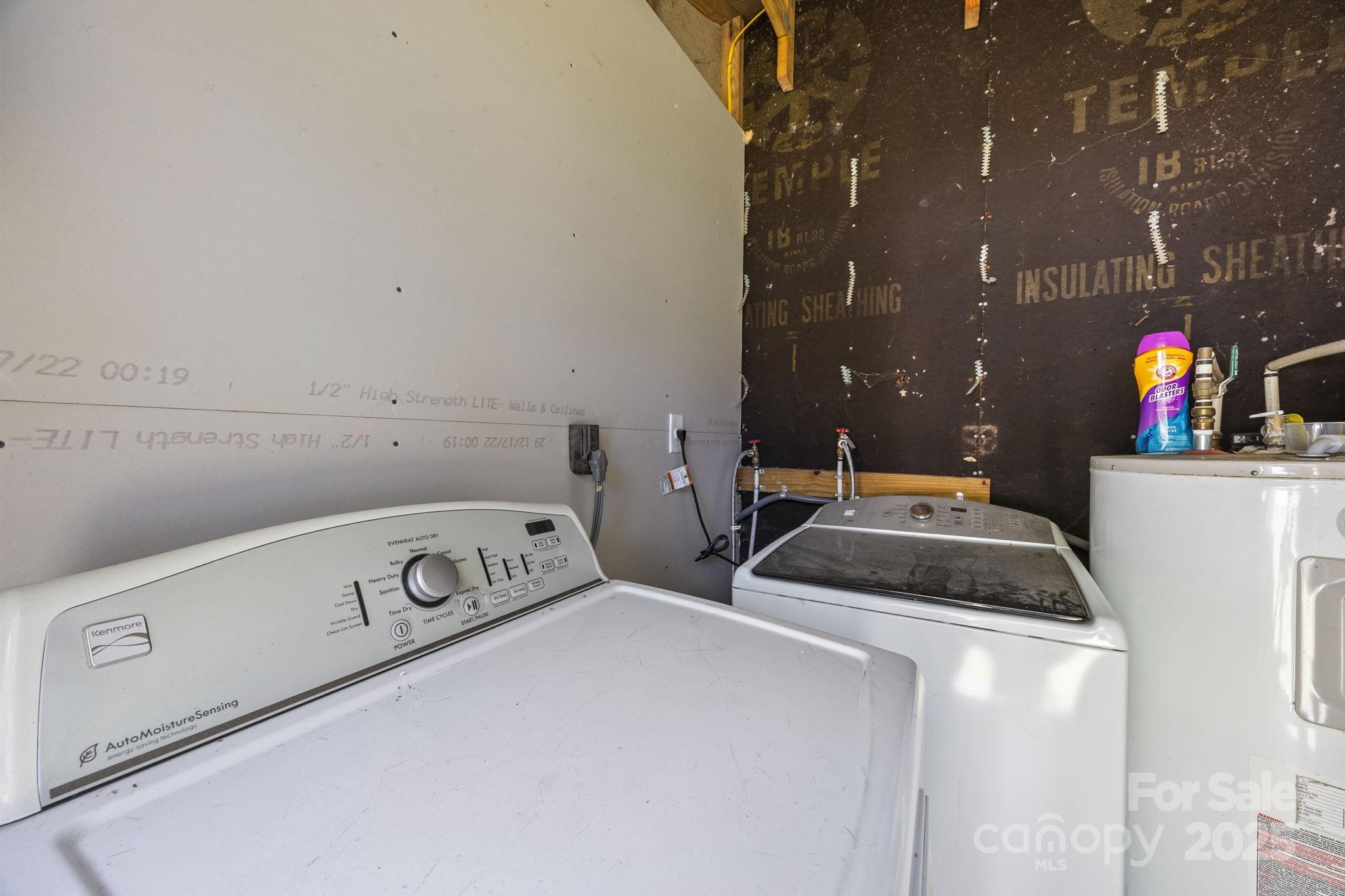 976 10 Oaks Drive Lancaster, SC 29720 - Photo 19 of 24 a utility room with dryer and washer