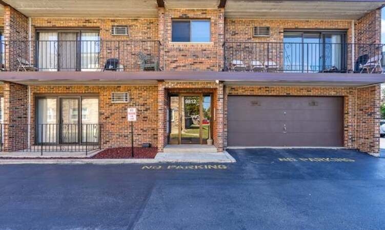 9812 Nottingham Avenue, Unit 16 Chicago Ridge, IL 60415 - Photo 1 of 18 Gallery Image 1