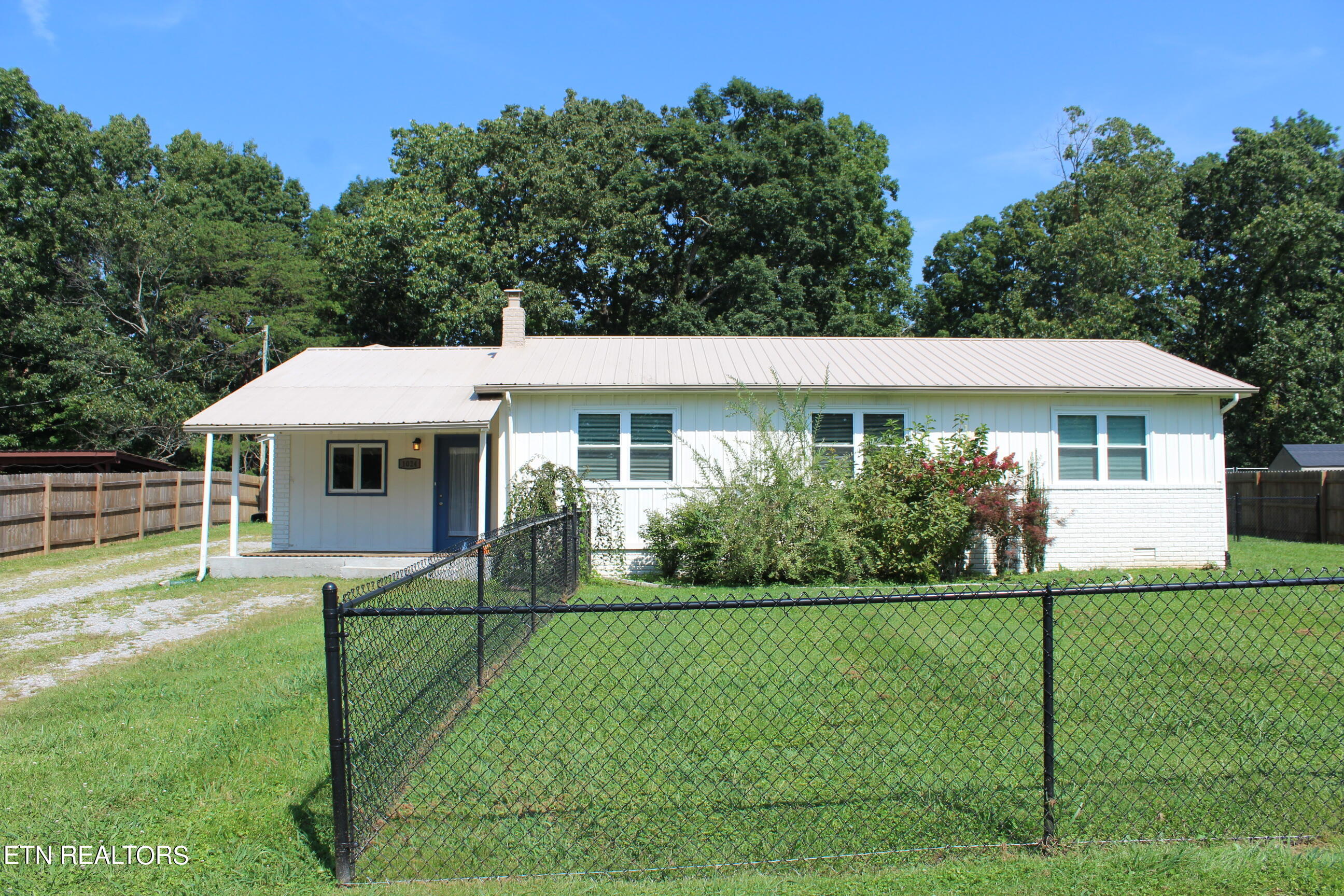 1024 Lincoln Road Jamestown, TN 38556 - Photo 1 of 38 001