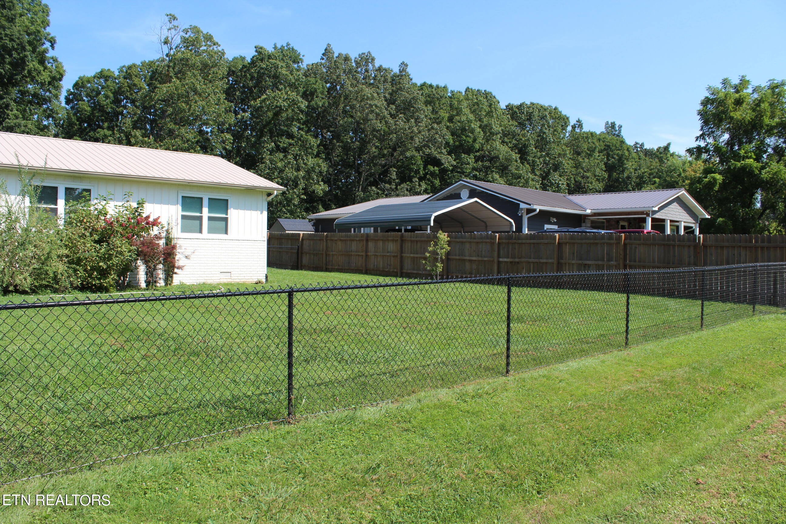 1024 Lincoln Road Jamestown, TN 38556 - Photo 2 of 38 002