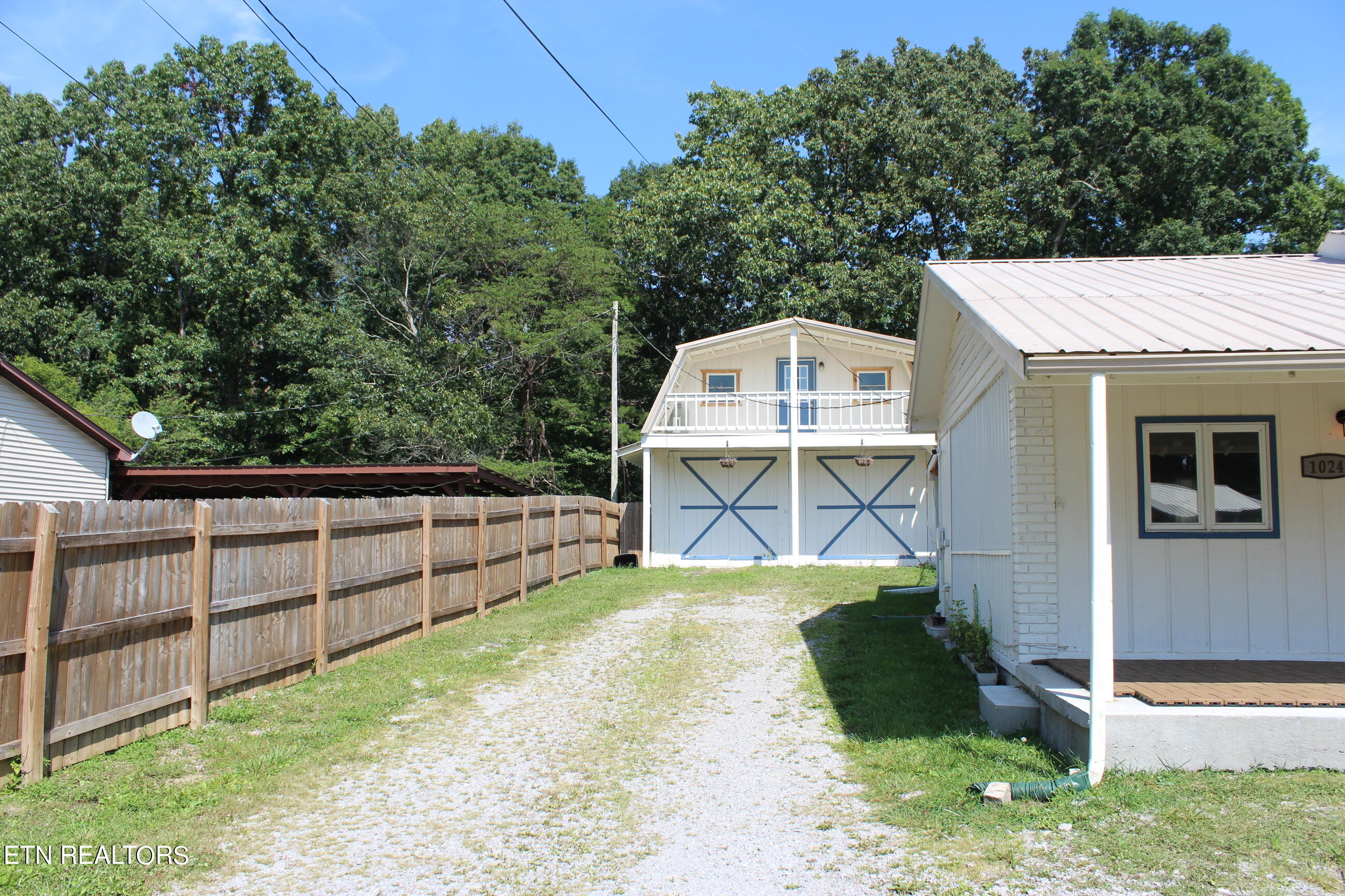 1024 Lincoln Road Jamestown, TN 38556 - Photo 4 of 38 004