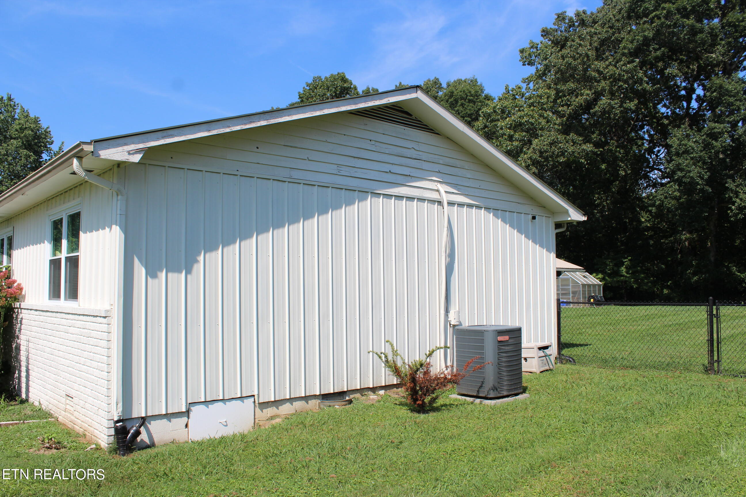 1024 Lincoln Road Jamestown, TN 38556 - Photo 6 of 38 006