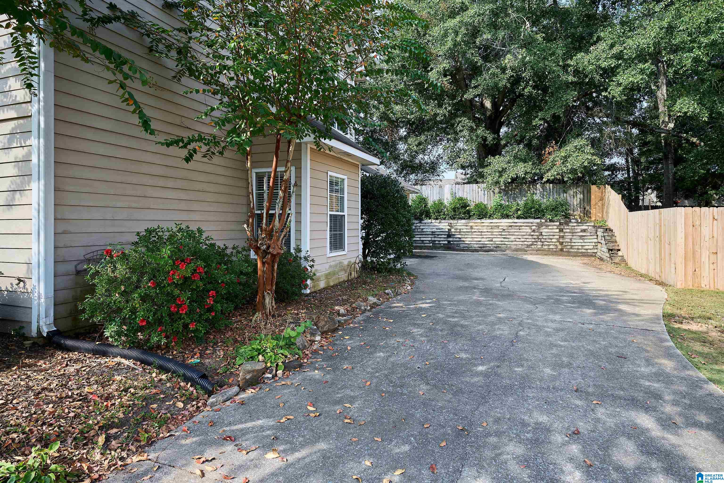 121 Blue Spring Place Alabaster, AL 35007 - Photo 4 of 63