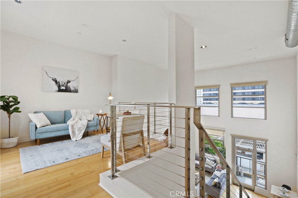 133 The Promenade North, Unit 402 Long Beach, CA 90802 - Photo 11 of 26 a living room with furniture