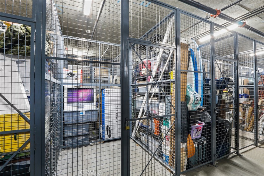 133 The Promenade North, Unit 402 Long Beach, CA 90802 - Photo 17 of 26 a view of entryway with a glass door