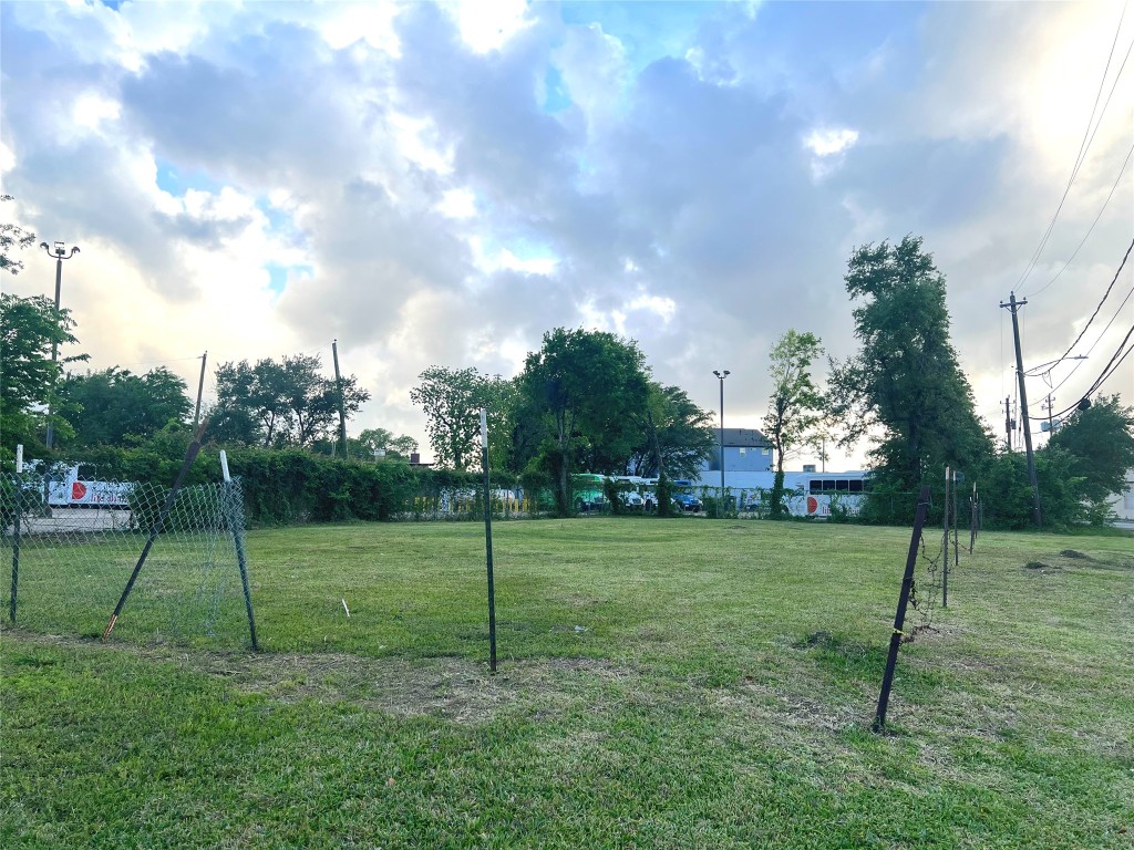 2002 Telephone Road Houston, TX 77023 - Photo 3 of 8