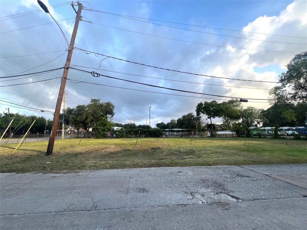 2002 Telephone Road Houston, TX 77023 - Photo 5 of 8 a view of a big yard