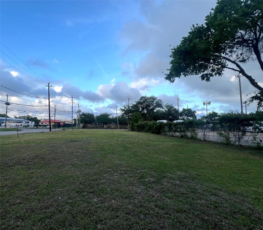 2002 Telephone Road Houston, TX 77023 - Photo 7 of 8 a view of a green field