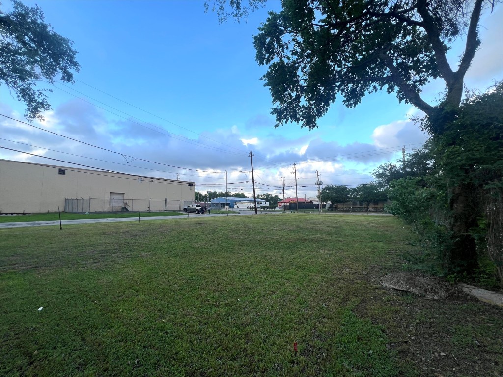 2002 Telephone Road Houston, TX 77023 - Photo 8 of 8 a view of a green field