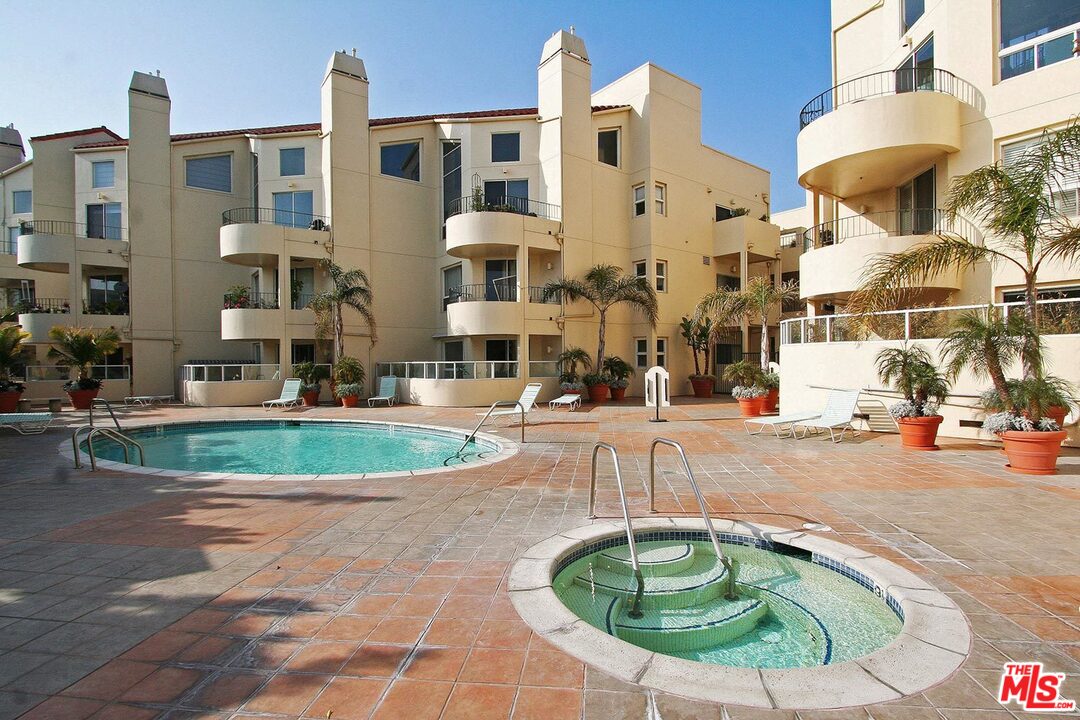 255 Main Street, Unit 207 Venice, CA 90291 - Photo 13 of 19 a view of outdoor space with swimming pool